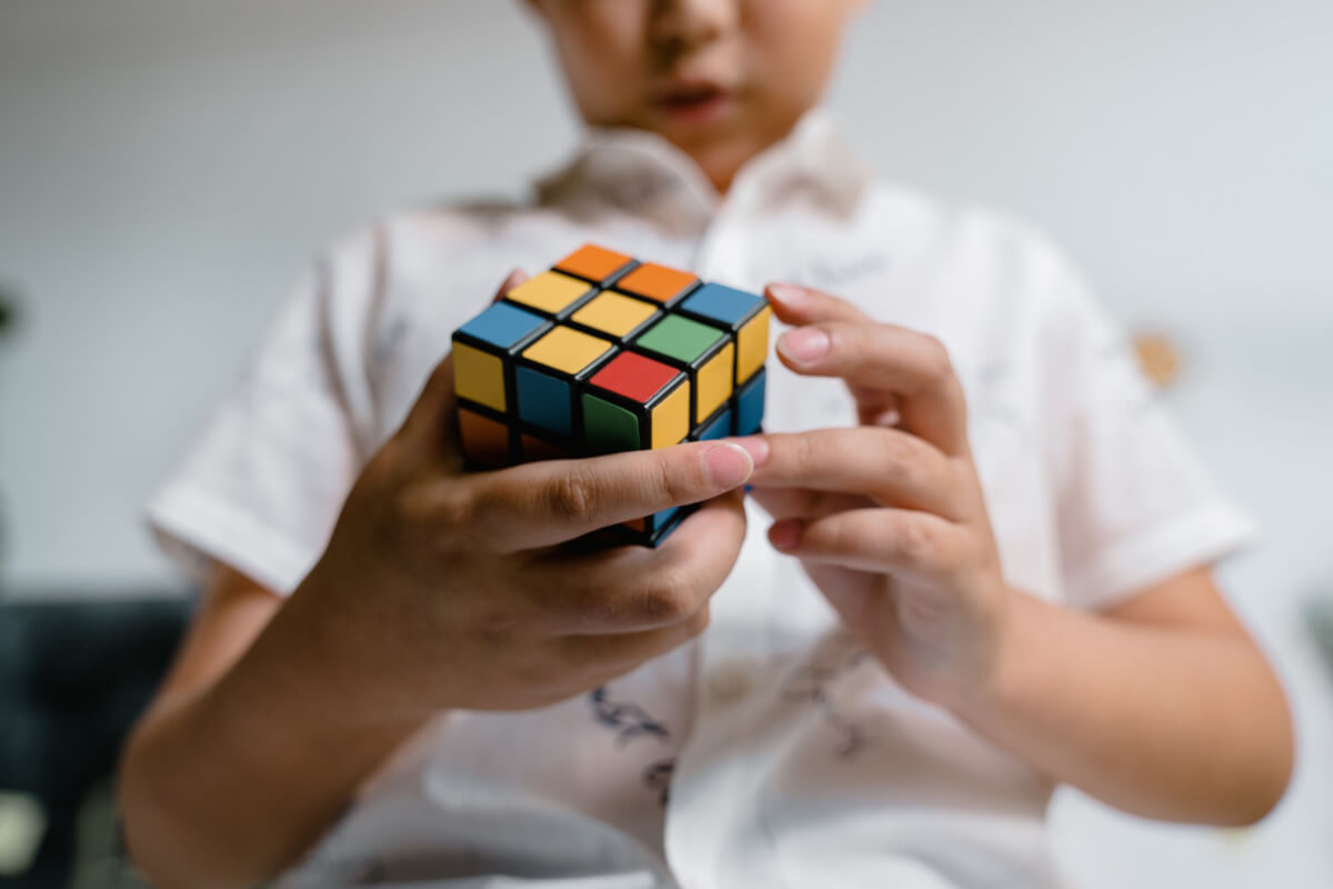 האם חבלת ראש קלה (זעזוע מוח) בילדים מובילה לירידה ב -IQ?
